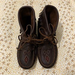 Manitobah Mukluks Harvester grain leather moccasins sz9
